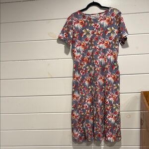 Capacity  Chic Floral Midi Dress in Red and Gray floral design. size Medium